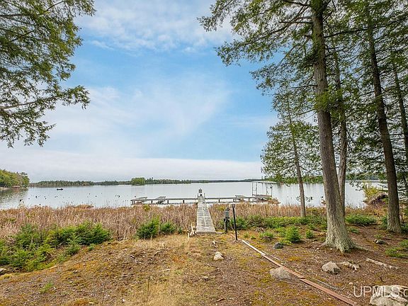 3rd image of Palmer Lake Rd