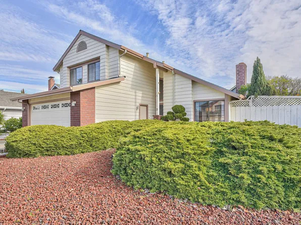 2 Geary Cir, Salinas, CA 93907