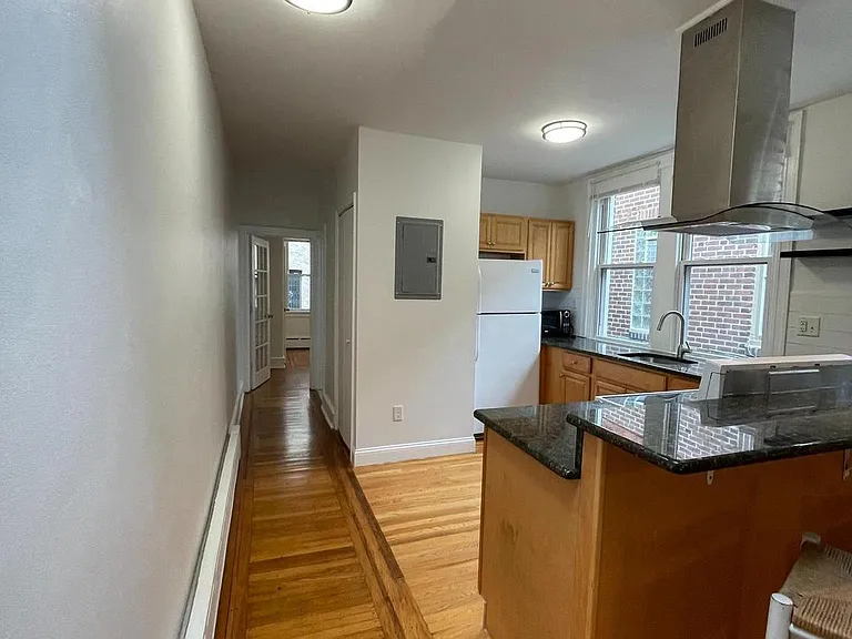 641 Bainbridge St #B — Photo 1