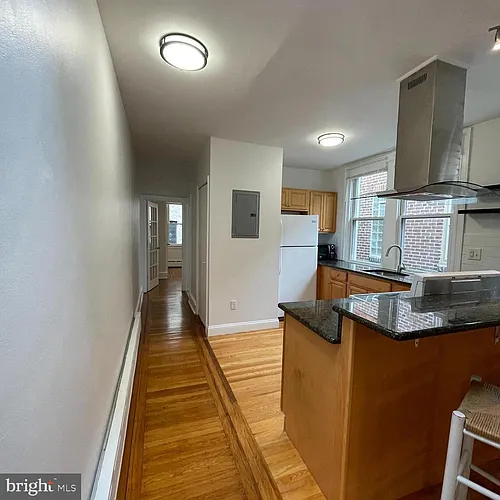 641 Bainbridge St #B Photo 1