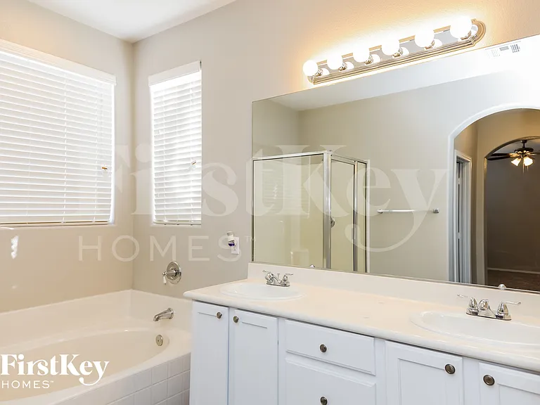 10772 Manchester Park Dr — Photo 11