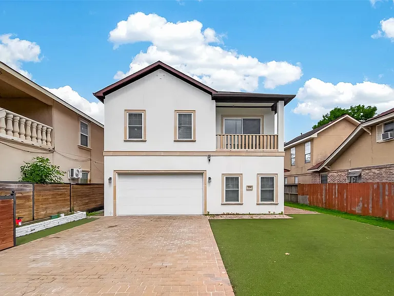 224 N Stiles St — Photo 1