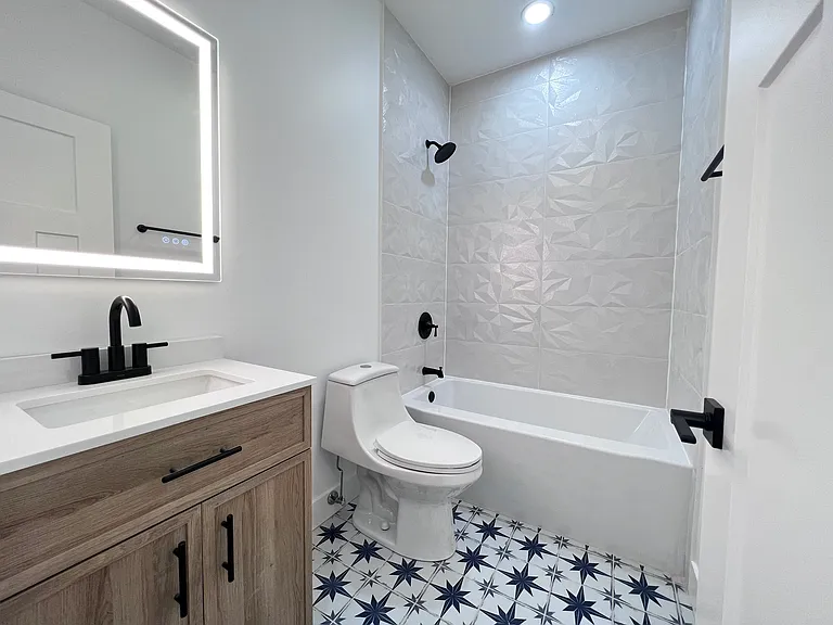2655 W 21st St #2 — Photo 7