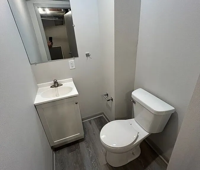 2606 SE 8th Ct — Photo 2