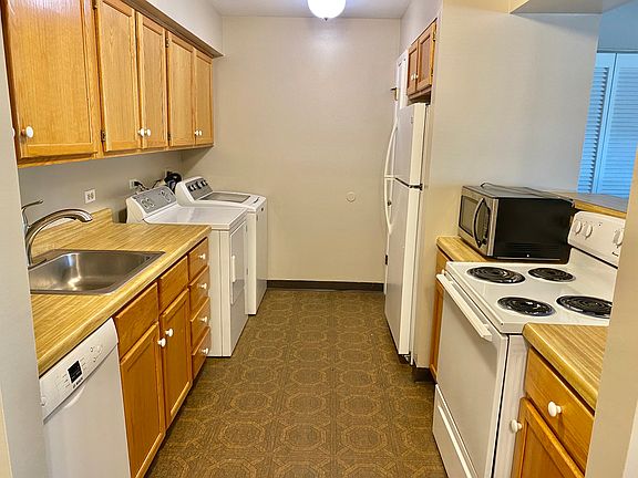 3rd image of 1190 E Candlenut Ln