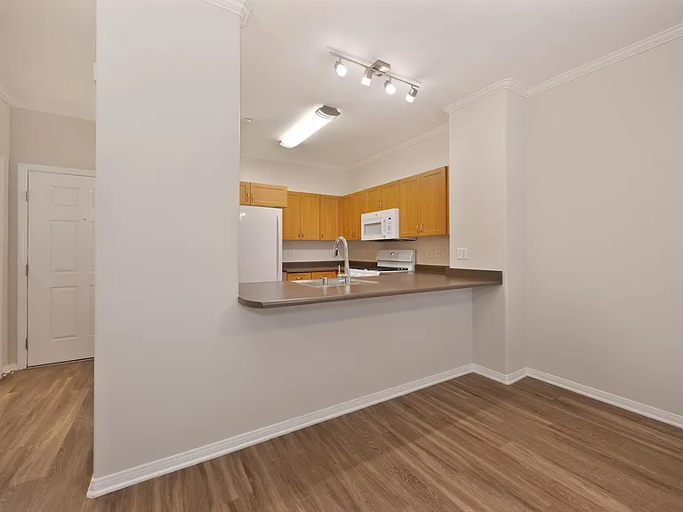 Mission Hills Commons — Photo 11