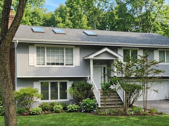 2nd image of 25 Cliff Road W