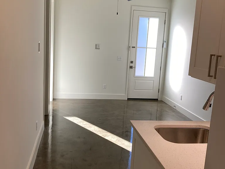 28 Courtney St — Photo 4