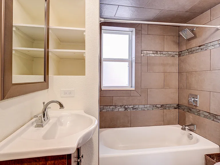 1420 S Clarkson St — Photo 13