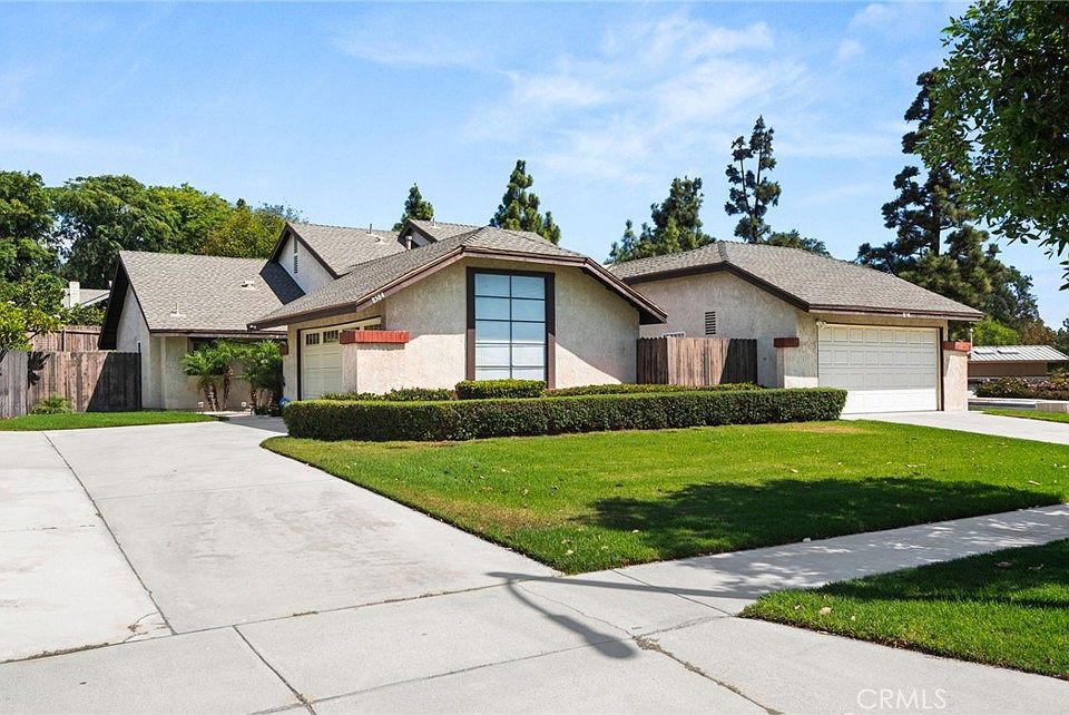 1st image of 8584 Sandalwood Ct