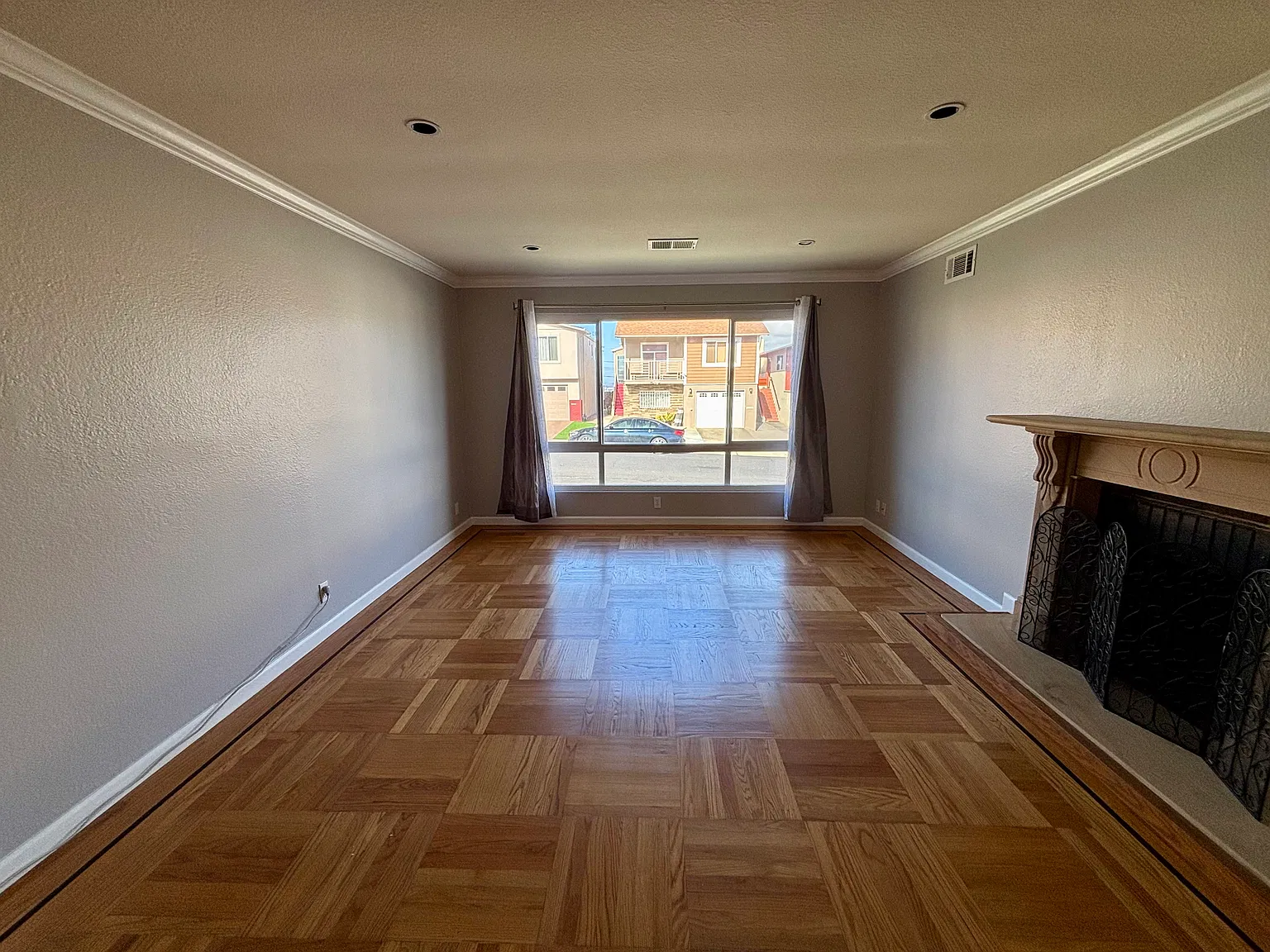 3 bed, 1160 sqft, $4,000 — Photo 3