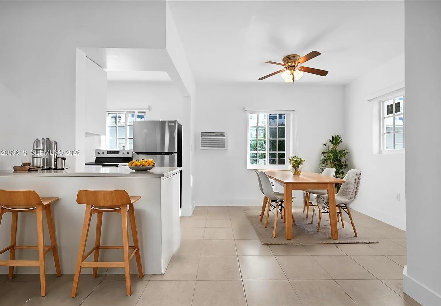 Marseilles Condo — Photo 1