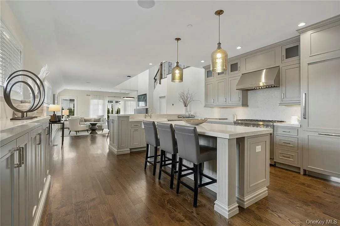 3 bed, 4.5 bath, 3447 sqft, $13,000 — Photo 3
