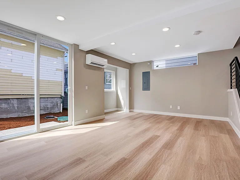 3020 4th Ave W #B — Photo 3