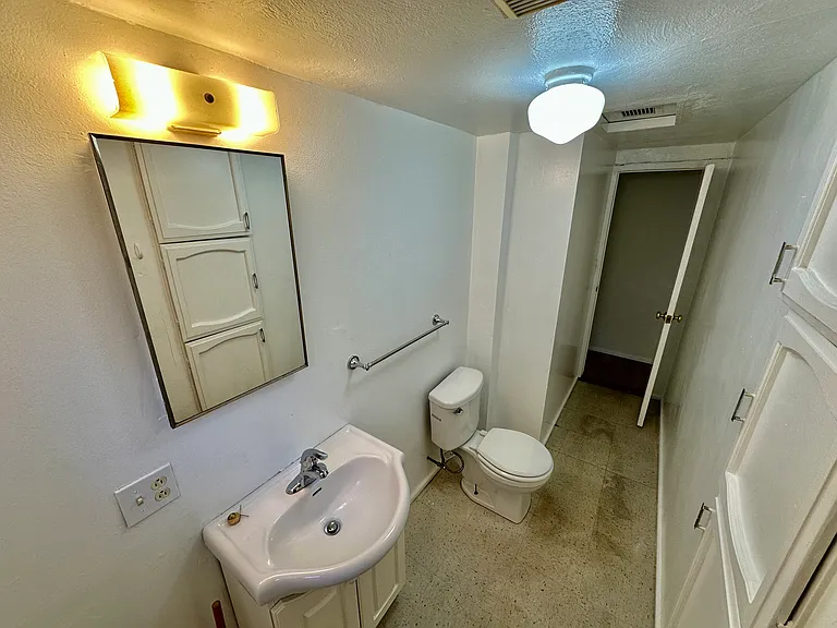1137 Chestnut St — Photo 17
