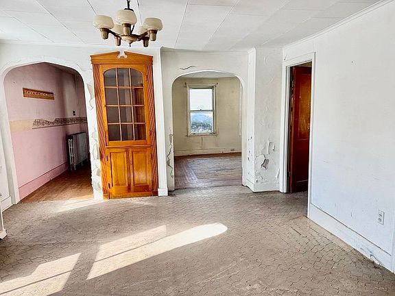3rd image of 82 Franklin Street