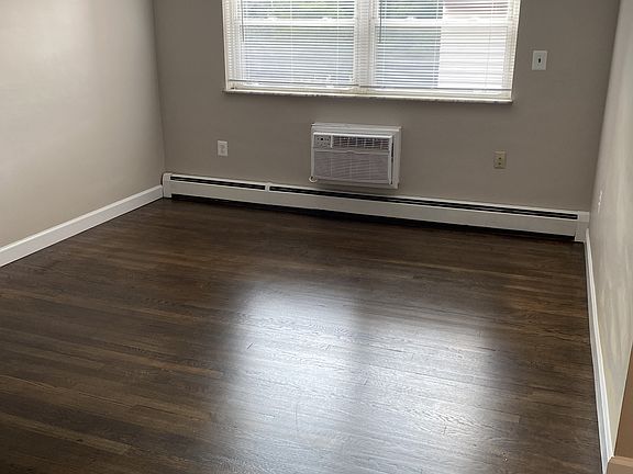4th image of 215 W Wyoming Ave #3