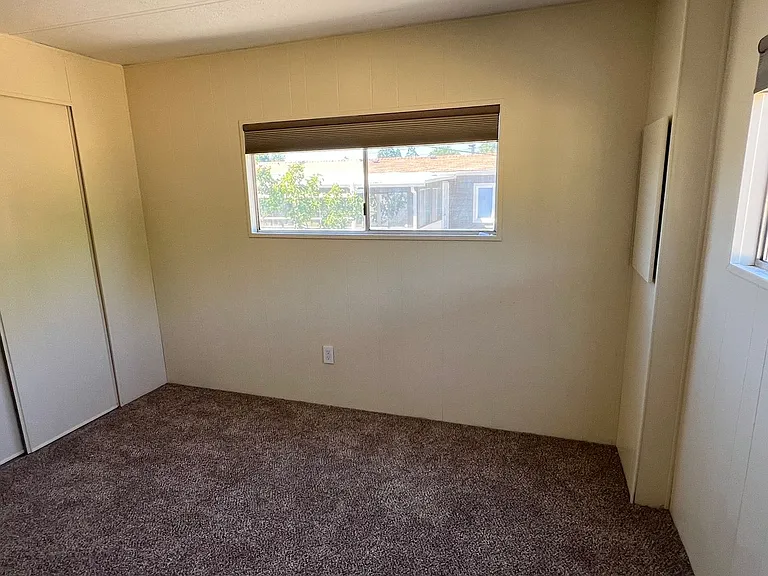 4366.1t - 829 West Harbeck Rd. — Photo 6