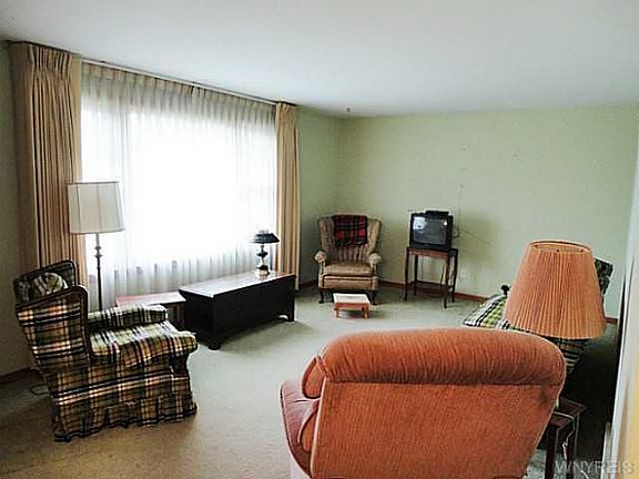 4th image of 187 Greenmeadow Dr