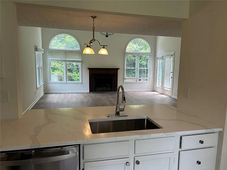 3886 Hadley Farm Dr — Photo 6