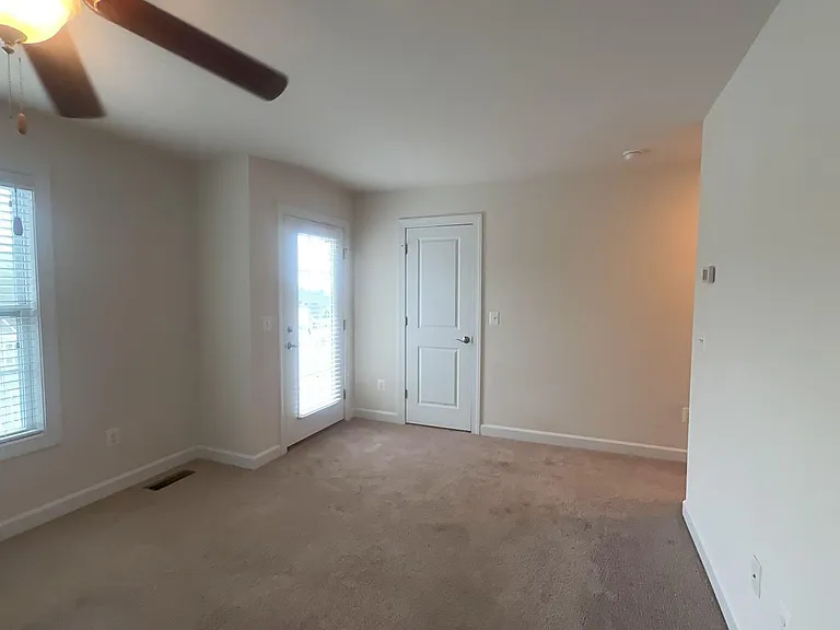 2402 Winthrop Dr — Photo 6