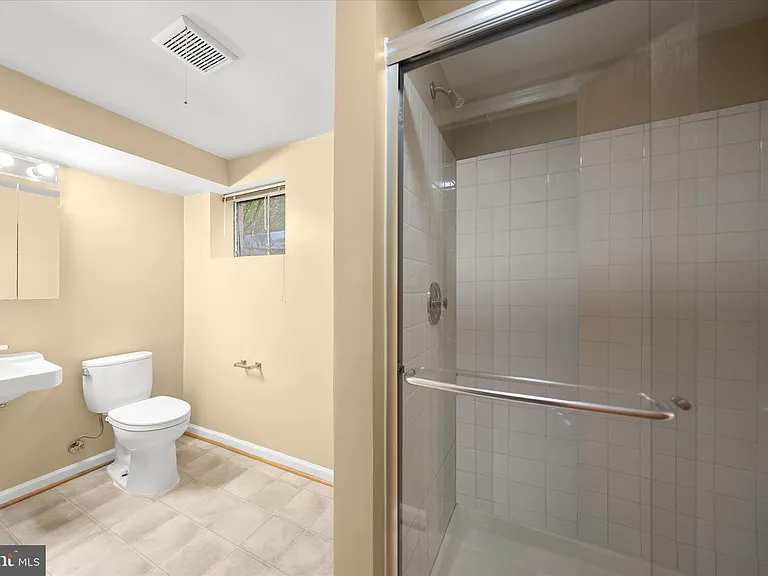 877 N Nottingham St — Photo 18