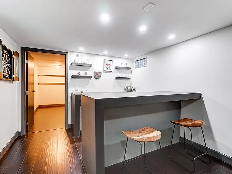 725 Latham Ct — Photo 11