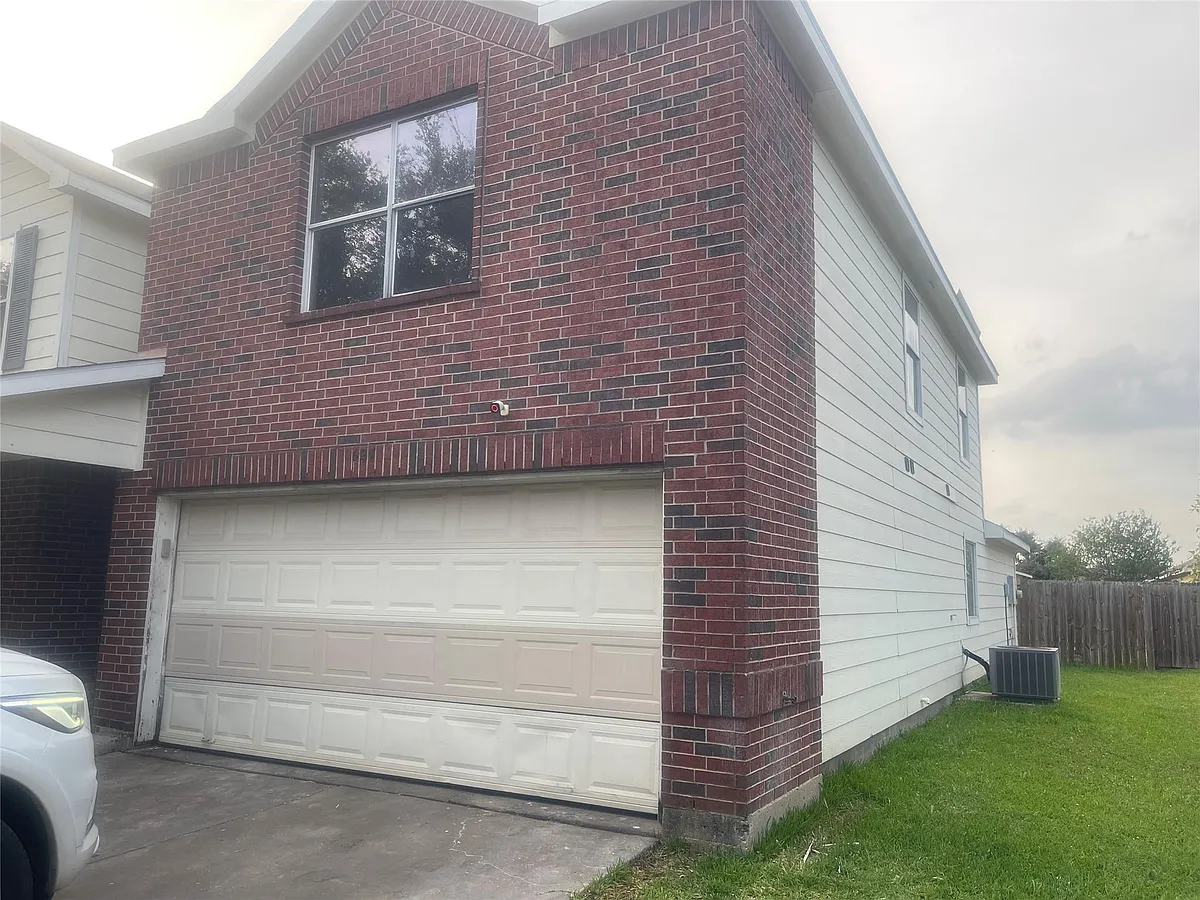 Building Photo - 627 Sweet Flower Dr