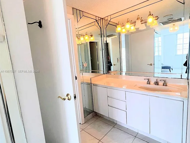 300 Bayview Dr #915 — Photo 23
