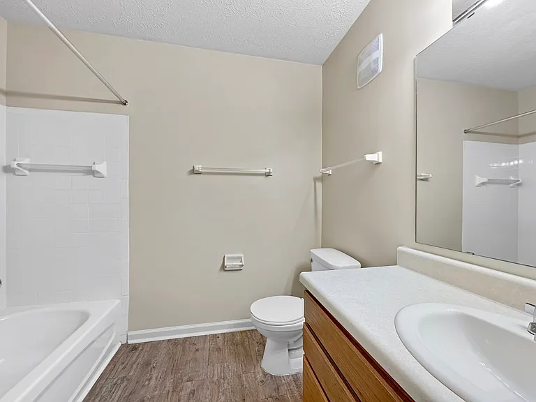 Alison Pointe Apartments — Photo 51