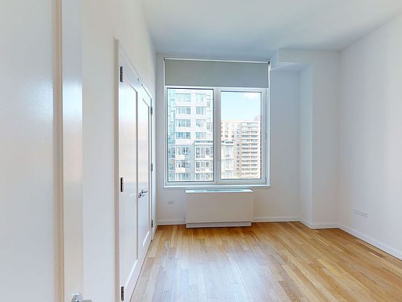 4th image of 775 Columbus Ave APT 11B