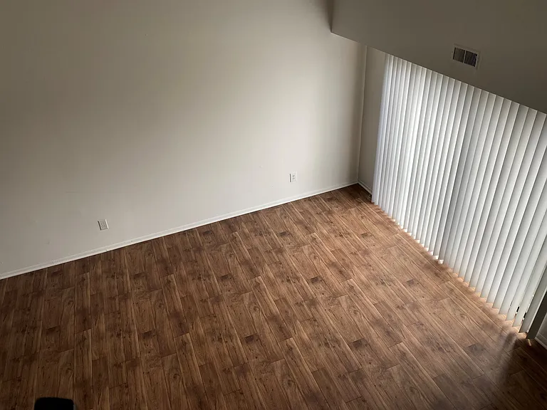 Palms East Apartments — Photo 31