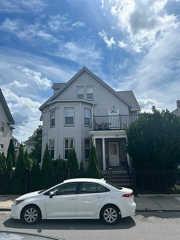 3 bed, 1.0 bath, 1400 sqft, $3,000 — Photo 1