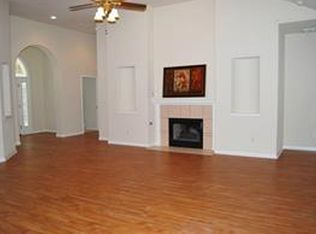 2102 Surrey Dr, Round Rock, TX 78664