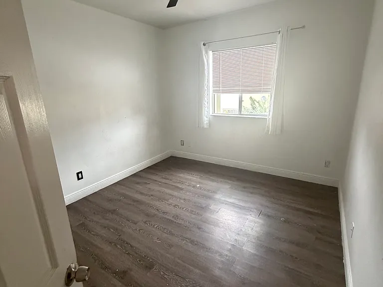 85 SW 15th Ter — Photo 19