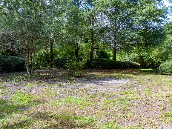 4th image of 1204 Great Oaks Dr