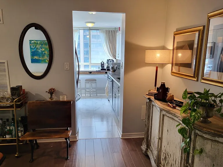 633 Bay St #1013 — Photo 15