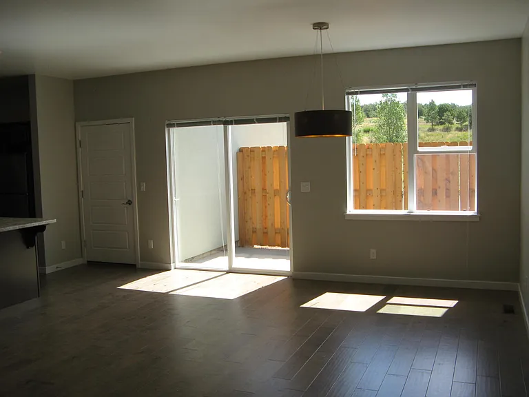 120 Pioneer Ave — Photo 12