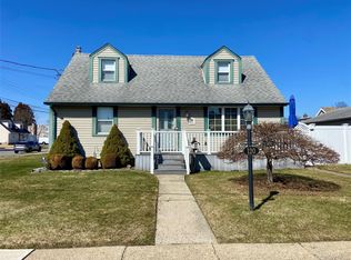 120 E Zoranne Drive, Farmingdale, NY 11735