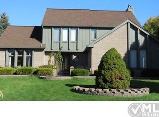 402 Scone Dr, Troy, MI