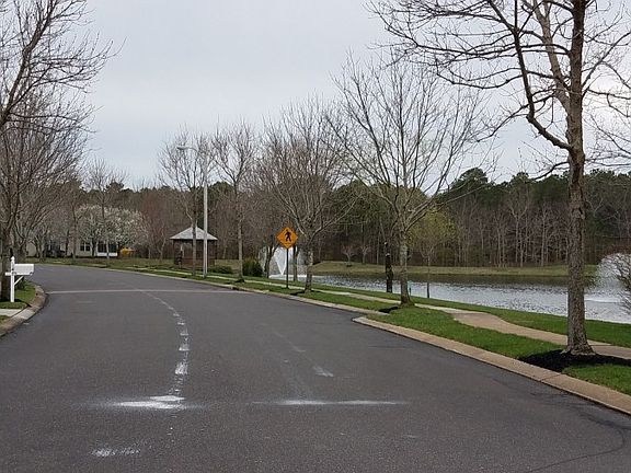 4th image of 152 Southampton Dr