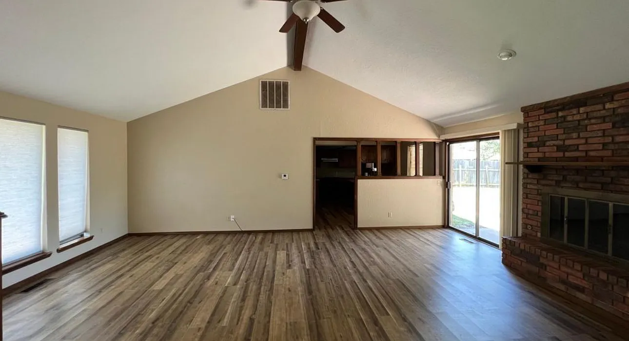 3 bed, 1600 sqft, $1,595 — Photo 1