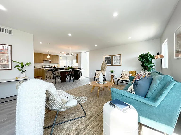 230 S San Marino Ave #B — Photo 13