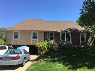 608 Overlook Dr, Raymore, MO 64083