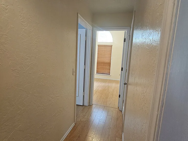 7 NW Forest Ln — Photo 18