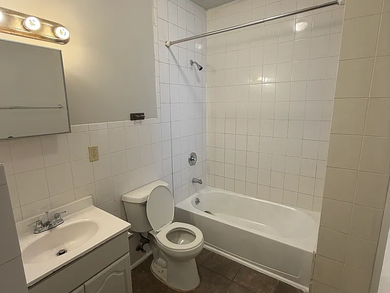 114 Ashley St #2W — Photo 2