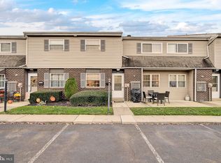 325 S Warminster Rd #D2, Hatboro, PA 19040