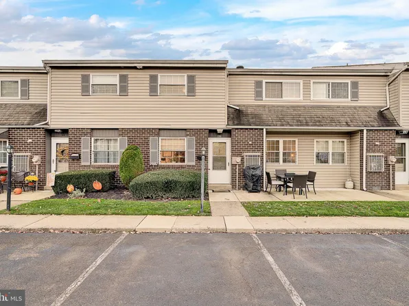 325 S Warminster Rd #D2, Hatboro, PA 19040