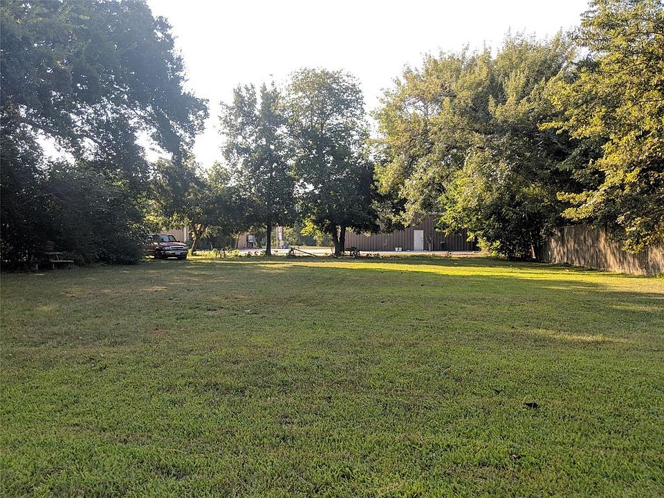 1st image of 215 Texas St