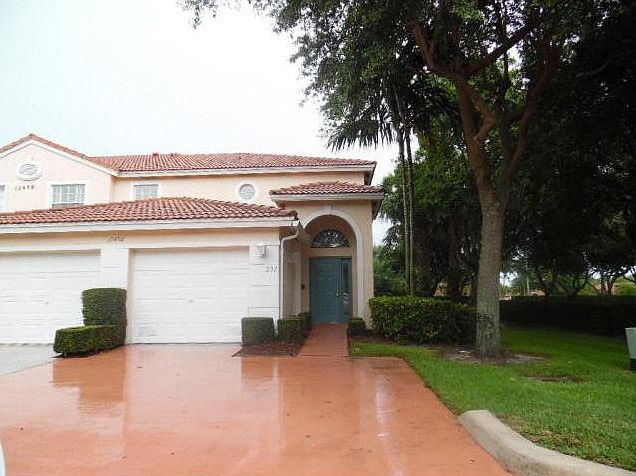 1st image of 12458 Crystal Pt Dr Unit 202